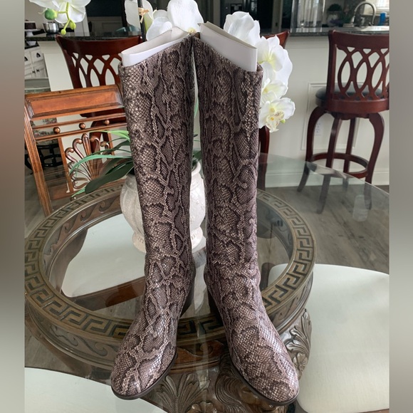 🤎🤎BORN AUDRIANA PYTHON SNAKESKIN LEATHER BOOTS!🤎🤎 - Picture 2 of 7